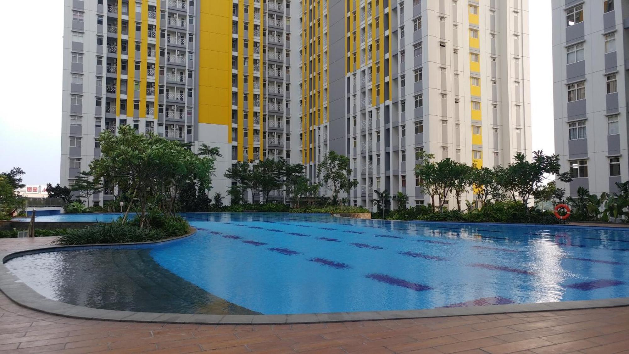 Modern And Comfortable Studio Apartment Springlake Summarecon Near Summarecon By Travelio Bekasi Exterior photo