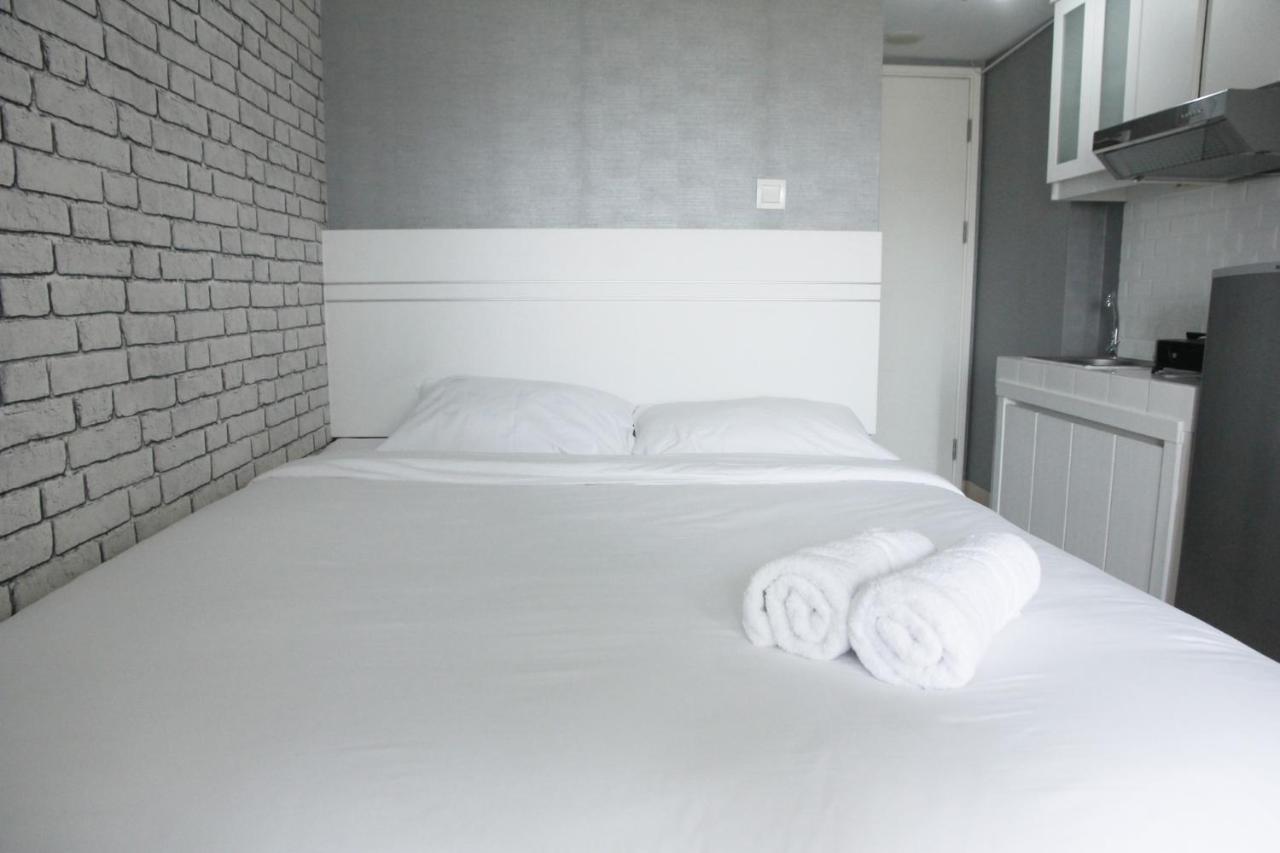 Modern And Comfortable Studio Apartment Springlake Summarecon Near Summarecon By Travelio Bekasi Exterior photo