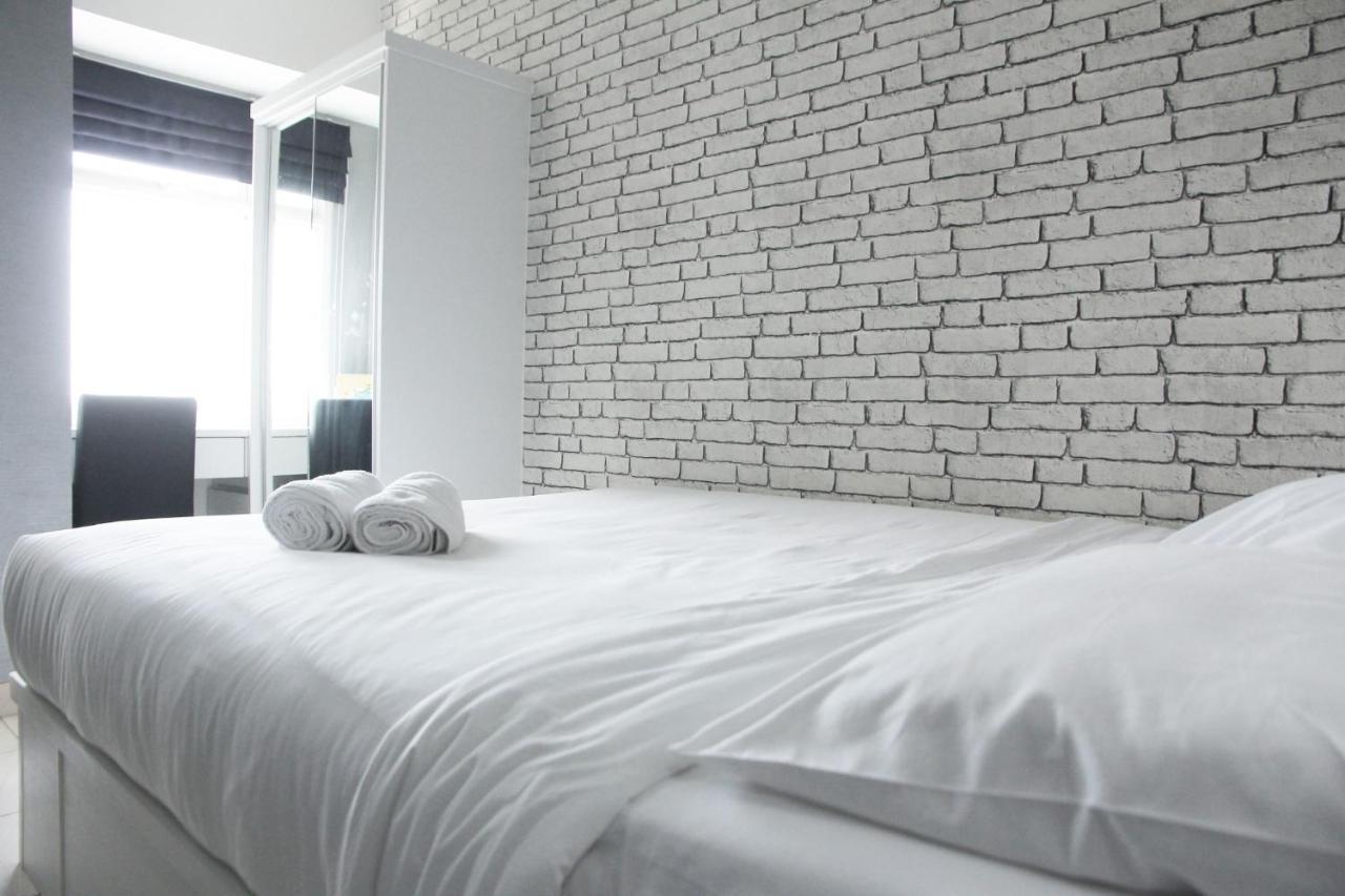 Modern And Comfortable Studio Apartment Springlake Summarecon Near Summarecon By Travelio Bekasi Exterior photo