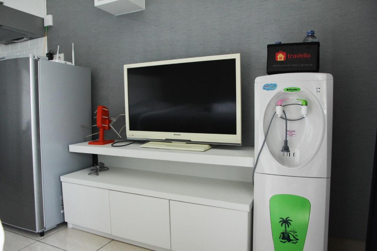Modern And Comfortable Studio Apartment Springlake Summarecon Near Summarecon By Travelio Bekasi Exterior photo