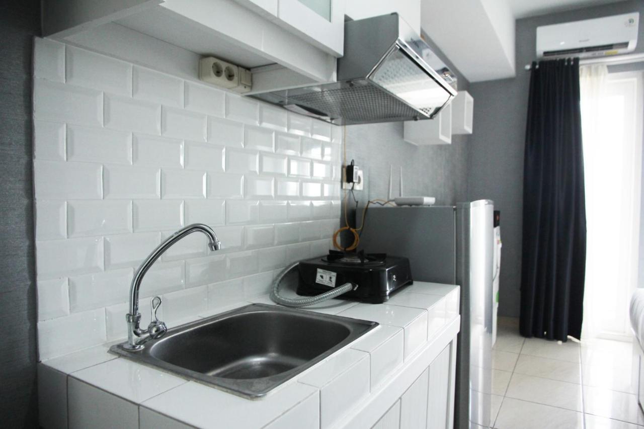 Modern And Comfortable Studio Apartment Springlake Summarecon Near Summarecon By Travelio Bekasi Exterior photo