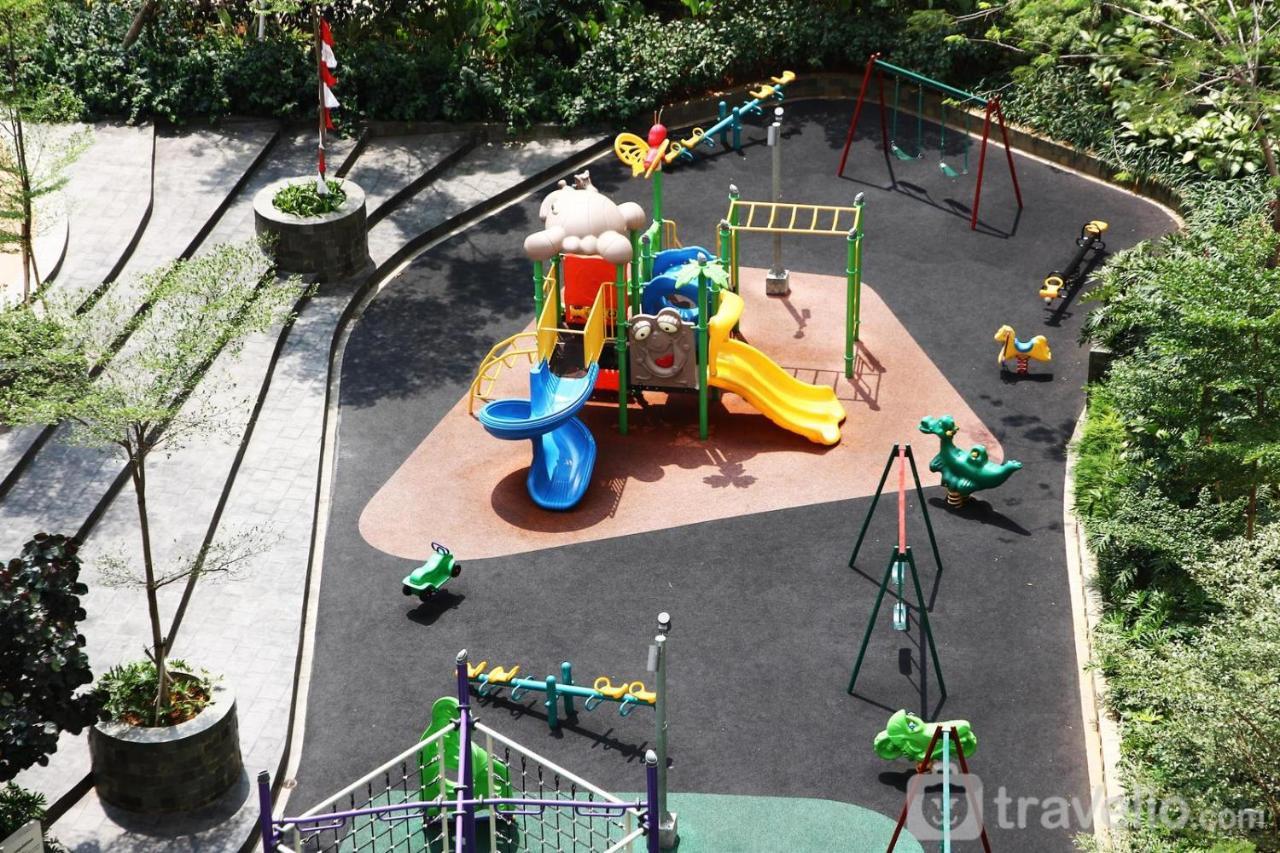 Modern And Comfortable Studio Apartment Springlake Summarecon Near Summarecon By Travelio Bekasi Exterior photo
